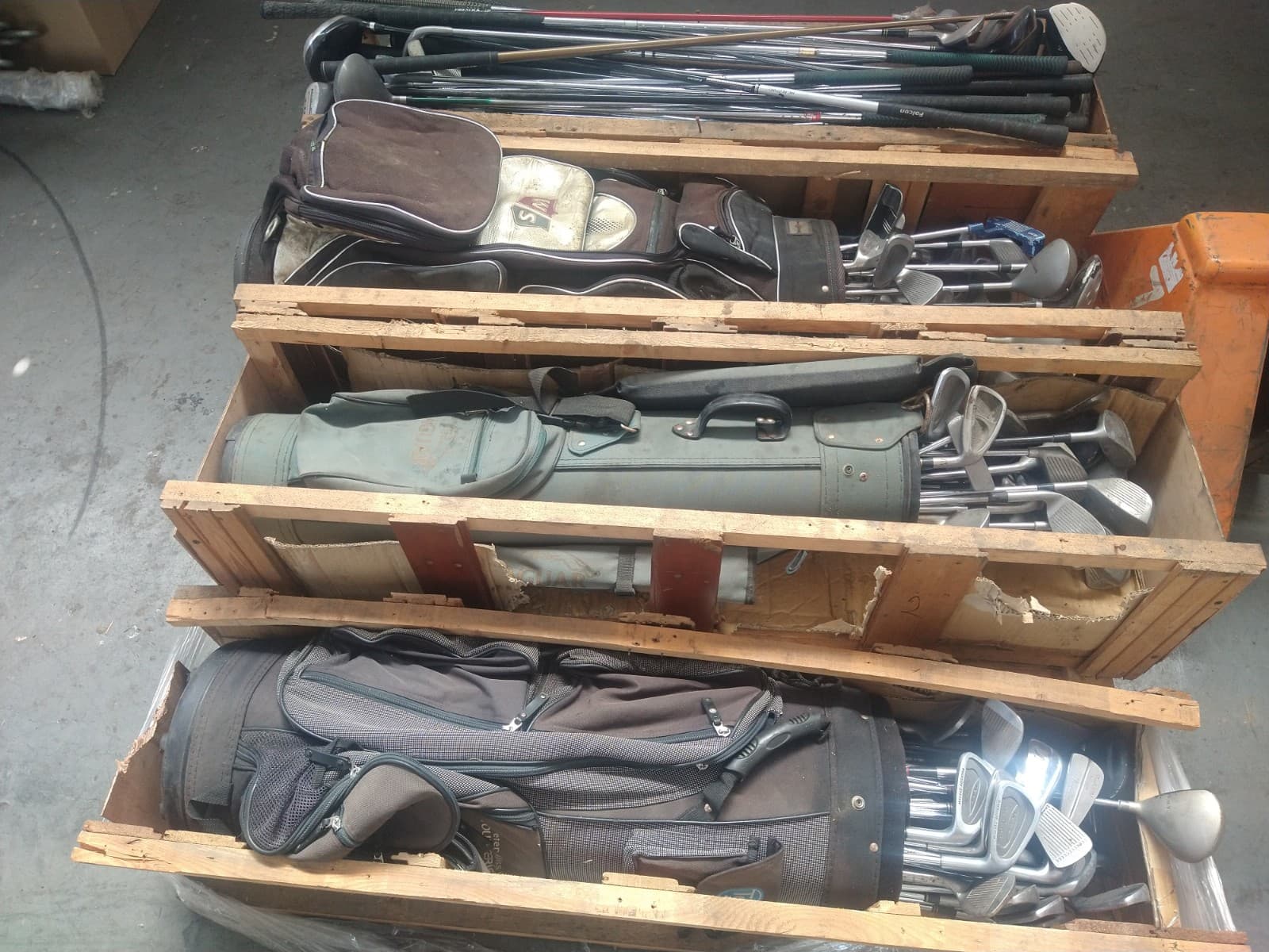 Lote 1541 - TACOS DE GOLF IMPORTADOS USADOS
